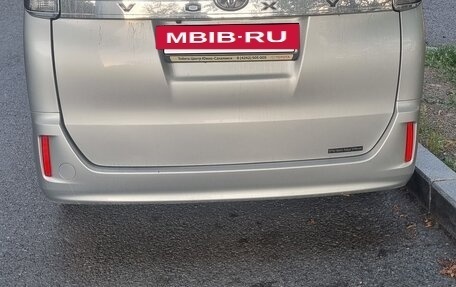 Toyota Voxy III, 2018 год, 2 390 000 рублей, 8 фотография