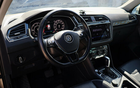 Volkswagen Tiguan II, 2018 год, 3 300 000 рублей, 13 фотография