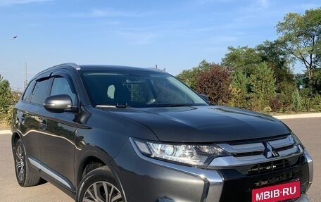 Mitsubishi Outlander III рестайлинг 3, 2015 год, 1 799 900 рублей, 1 фотография