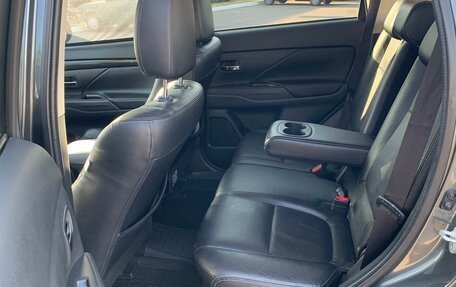 Mitsubishi Outlander III рестайлинг 3, 2015 год, 1 799 900 рублей, 11 фотография