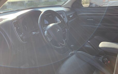 Mitsubishi Outlander III рестайлинг 3, 2015 год, 1 799 900 рублей, 9 фотография