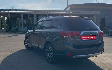 Mitsubishi Outlander III рестайлинг 3, 2015 год, 1 799 900 рублей, 5 фотография