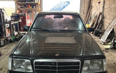 Mercedes-Benz E-Класс, 1992 год, 200 000 рублей, 1 фотография