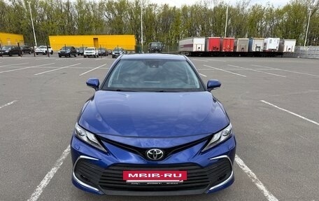 Toyota Camry, 2021 год, 2 850 000 рублей, 2 фотография