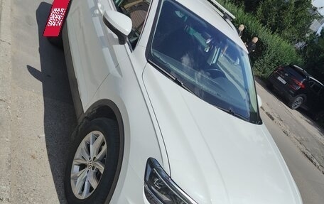 Volkswagen Tiguan II, 2018 год, 3 000 000 рублей, 4 фотография