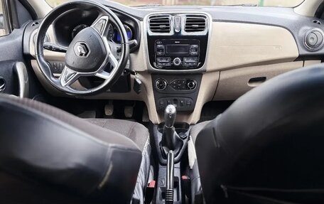 Renault Logan II, 2018 год, 850 000 рублей, 4 фотография