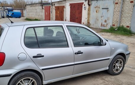 Volkswagen Polo III рестайлинг, 2001 год, 300 000 рублей, 3 фотография