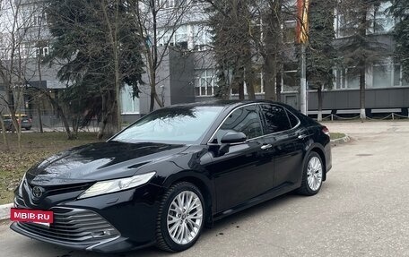 Toyota Camry, 2019 год, 3 025 000 рублей, 2 фотография
