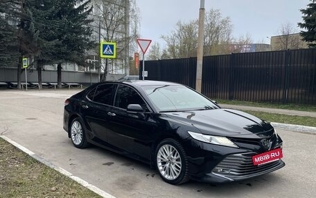 Toyota Camry, 2019 год, 3 025 000 рублей, 4 фотография