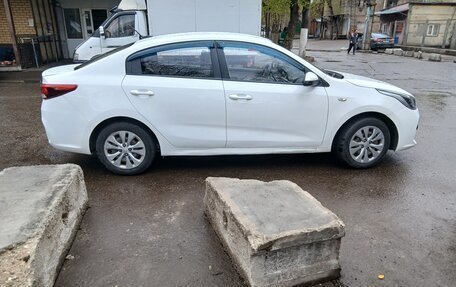 KIA Rio IV, 2018 год, 970 000 рублей, 4 фотография