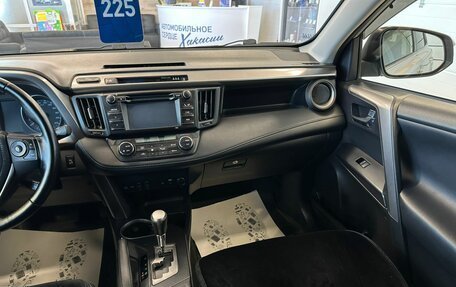 Toyota RAV4, 2016 год, 2 499 000 рублей, 15 фотография