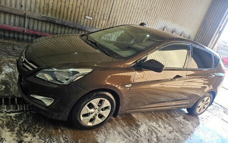 Hyundai Solaris II рестайлинг, 2015 год, 950 000 рублей, 3 фотография