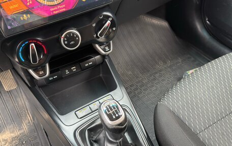 KIA Rio IV, 2017 год, 990 000 рублей, 13 фотография