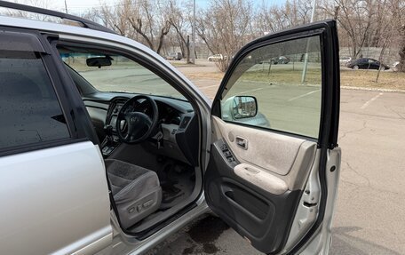 Toyota Kluger I, 2001 год, 1 000 000 рублей, 11 фотография