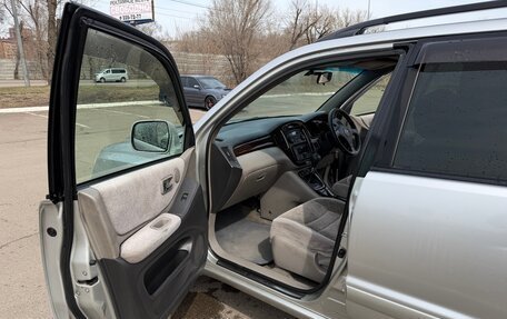 Toyota Kluger I, 2001 год, 1 000 000 рублей, 12 фотография