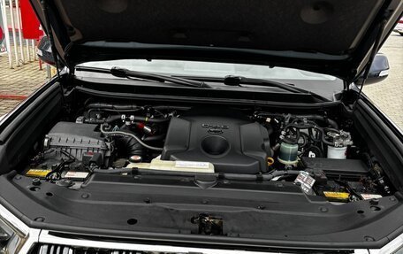 Toyota Land Cruiser Prado 150 рестайлинг 2, 2018 год, 5 000 000 рублей, 1 фотография