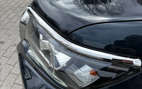 Toyota Land Cruiser Prado 150 рестайлинг 2, 2018 год, 5 000 000 рублей, 8 фотография