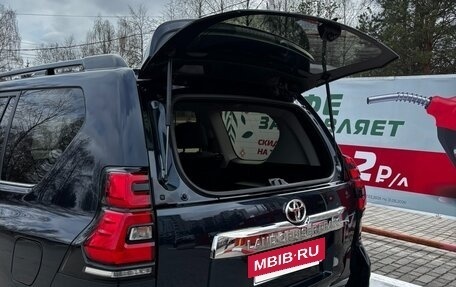 Toyota Land Cruiser Prado 150 рестайлинг 2, 2018 год, 5 000 000 рублей, 3 фотография