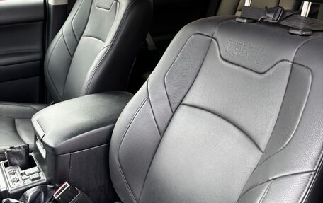 Toyota Land Cruiser Prado 150 рестайлинг 2, 2018 год, 5 000 000 рублей, 21 фотография