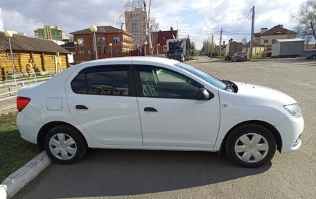 Renault Logan II, 2017 год, 558 000 рублей, 3 фотография
