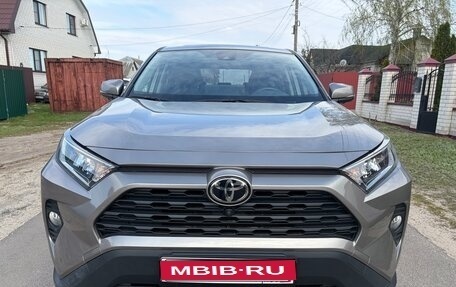 Toyota RAV4, 2021 год, 3 290 000 рублей, 1 фотография