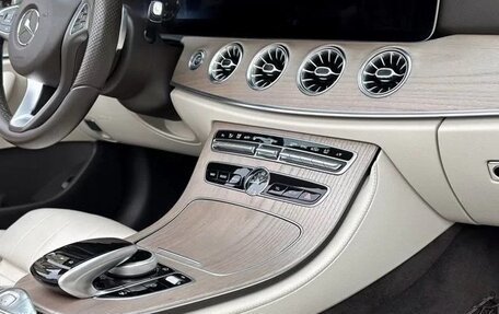 Mercedes-Benz E-Класс, 2018 год, 5 800 000 рублей, 26 фотография