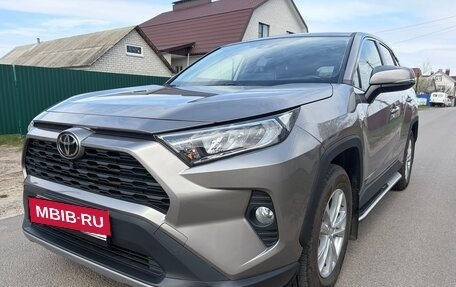 Toyota RAV4, 2021 год, 3 290 000 рублей, 2 фотография