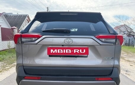Toyota RAV4, 2021 год, 3 290 000 рублей, 5 фотография
