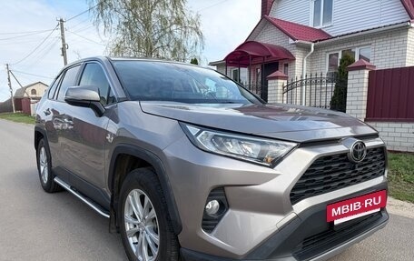 Toyota RAV4, 2021 год, 3 290 000 рублей, 8 фотография