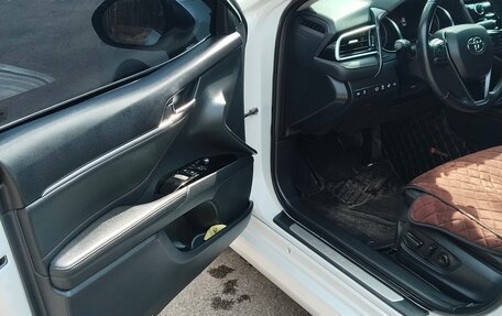 Toyota Camry, 2019 год, 3 300 000 рублей, 12 фотография