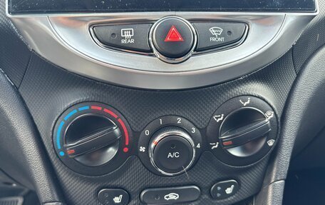 Hyundai Solaris II рестайлинг, 2011 год, 675 000 рублей, 11 фотография