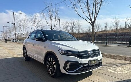 Volkswagen T-Roc I, 2023 год, 1 870 000 рублей, 3 фотография