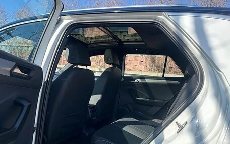 Volkswagen T-Roc I, 2023 год, 1 870 000 рублей, 8 фотография