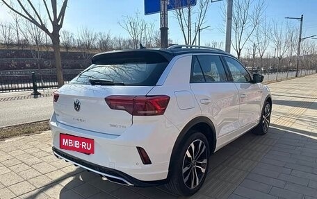 Volkswagen T-Roc I, 2023 год, 1 870 000 рублей, 6 фотография