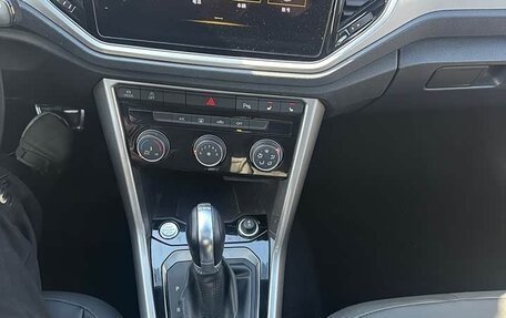 Volkswagen T-Roc I, 2023 год, 1 870 000 рублей, 12 фотография