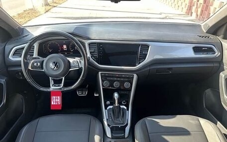 Volkswagen T-Roc I, 2023 год, 1 870 000 рублей, 9 фотография