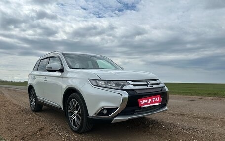 Mitsubishi Outlander III рестайлинг 3, 2018 год, 2 255 000 рублей, 2 фотография