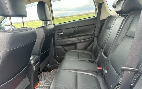 Mitsubishi Outlander III рестайлинг 3, 2018 год, 2 255 000 рублей, 5 фотография