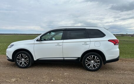 Mitsubishi Outlander III рестайлинг 3, 2018 год, 2 255 000 рублей, 10 фотография