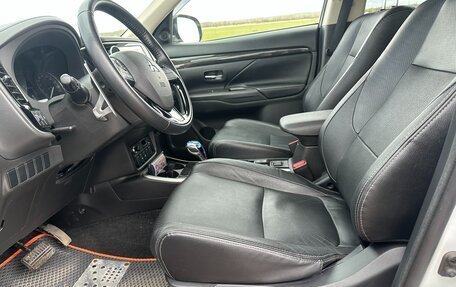 Mitsubishi Outlander III рестайлинг 3, 2018 год, 2 255 000 рублей, 14 фотография