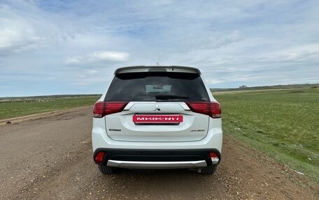 Mitsubishi Outlander III рестайлинг 3, 2018 год, 2 255 000 рублей, 9 фотография