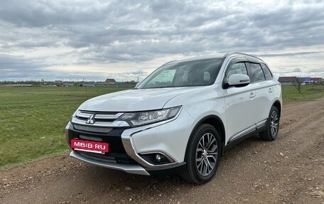 Mitsubishi Outlander III рестайлинг 3, 2018 год, 2 255 000 рублей, 11 фотография