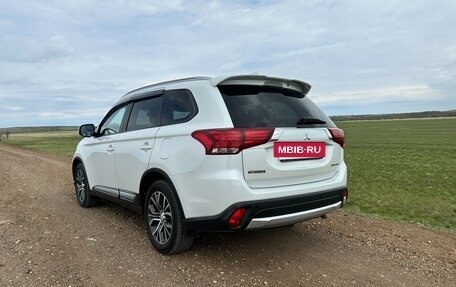 Mitsubishi Outlander III рестайлинг 3, 2018 год, 2 255 000 рублей, 13 фотография