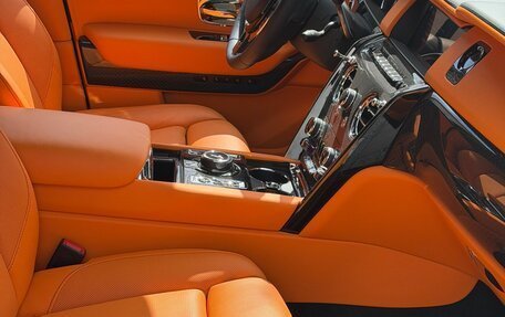 Rolls-Royce Cullinan, 2023 год, 53 000 000 рублей, 8 фотография