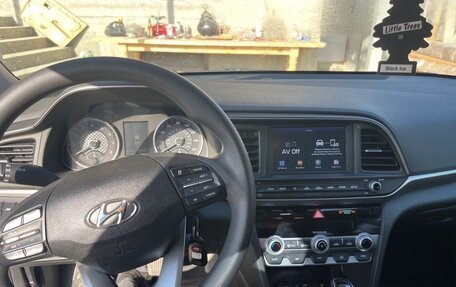 Hyundai Elantra VI рестайлинг, 2020 год, 1 700 000 рублей, 2 фотография