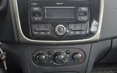 Renault Logan II, 2018 год, 750 000 рублей, 5 фотография