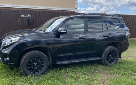 Toyota Land Cruiser Prado 150 рестайлинг 2, 2015 год, 3 380 000 рублей, 9 фотография