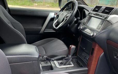 Toyota Land Cruiser Prado 150 рестайлинг 2, 2015 год, 3 380 000 рублей, 14 фотография