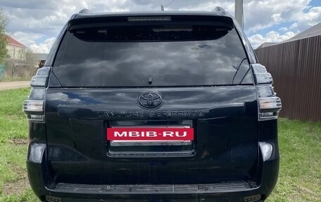 Toyota Land Cruiser Prado 150 рестайлинг 2, 2015 год, 3 380 000 рублей, 5 фотография