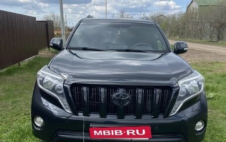 Toyota Land Cruiser Prado 150 рестайлинг 2, 2015 год, 3 380 000 рублей, 8 фотография